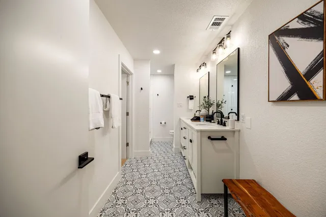 $1,275,000 | 2701 Friar Tuck Lane, Austin, TX 78704