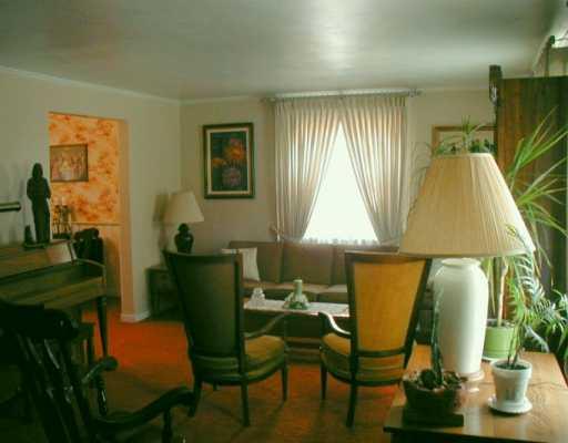 76 Rose Leaf Road Pittsburgh, PA 15220 - Photo 3 of 5 Gallery Image 3