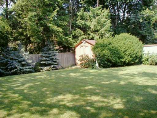76 Rose Leaf Road Pittsburgh, PA 15220 - Photo 4 of 5 Gallery Image 4