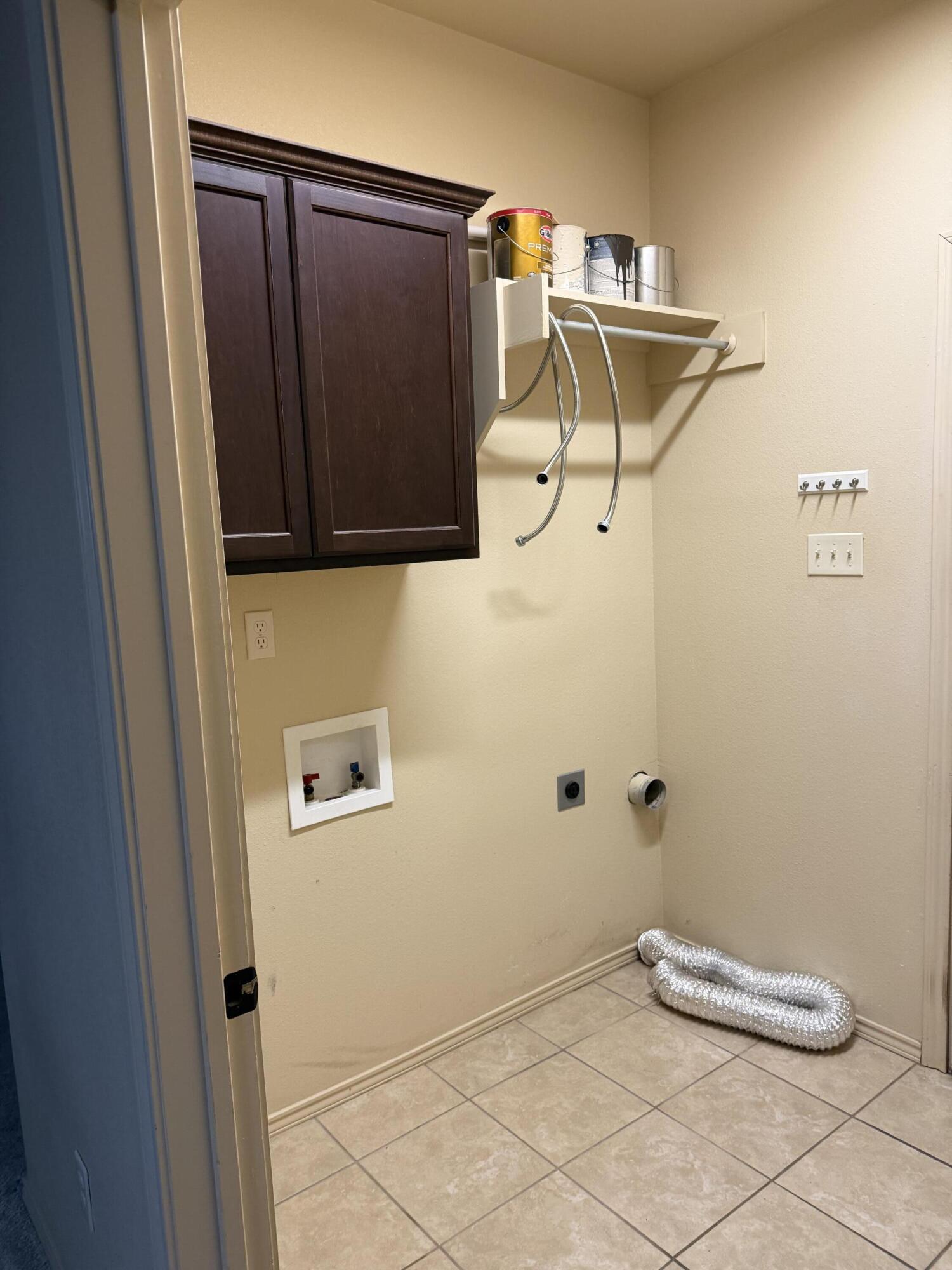 3104 113th Street Lubbock, TX 79423 - Photo 17 of 27 113 laundry garage