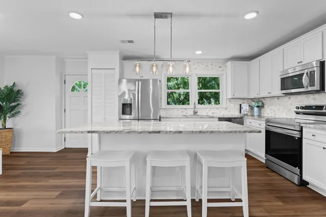 $775,000 | 7299 Commodore Road, Hollywood, SC 29449