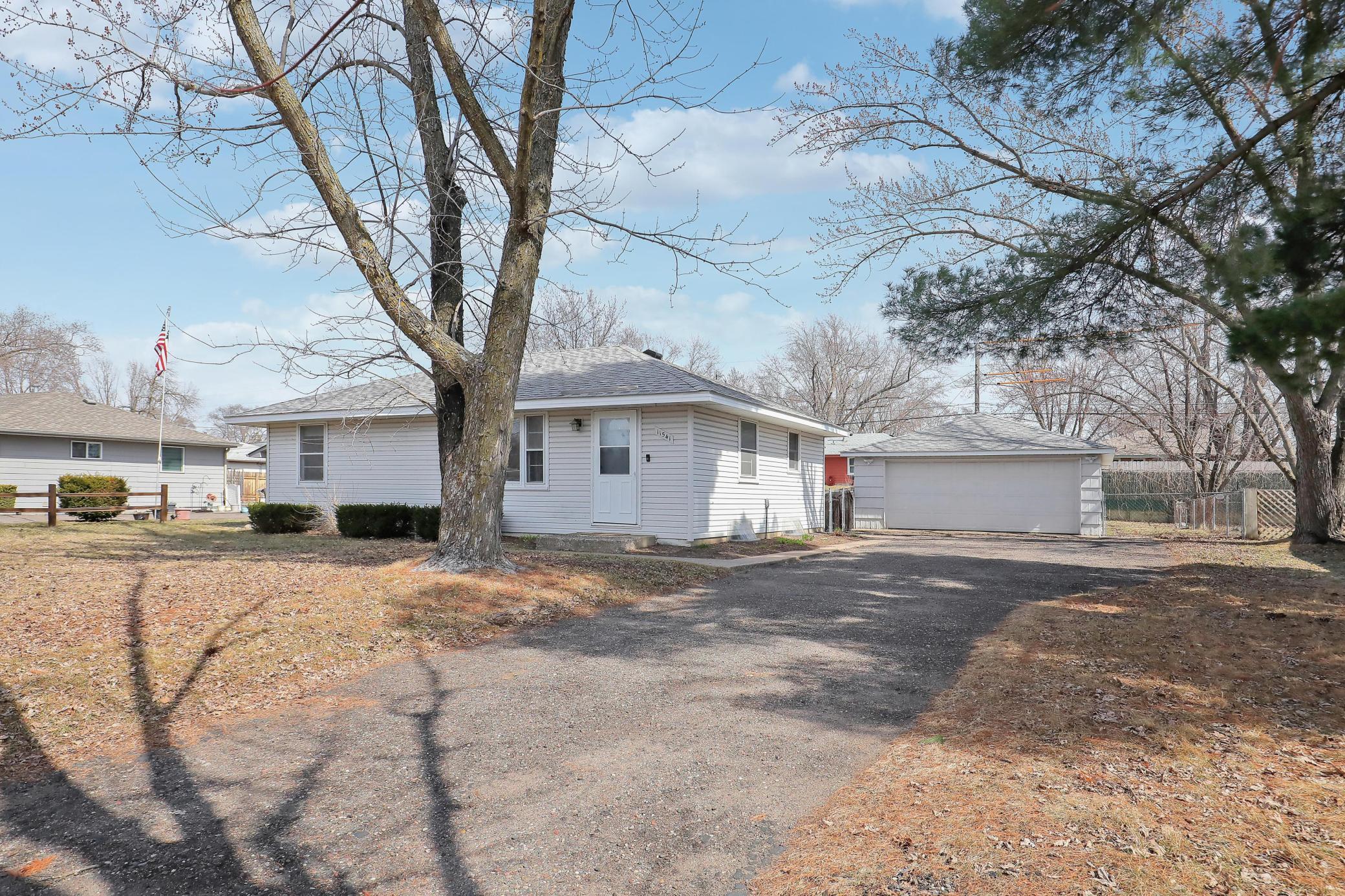 11541 Juniper Street Northwest Coon Rapids, MN 55448 - Photo 2 of 38