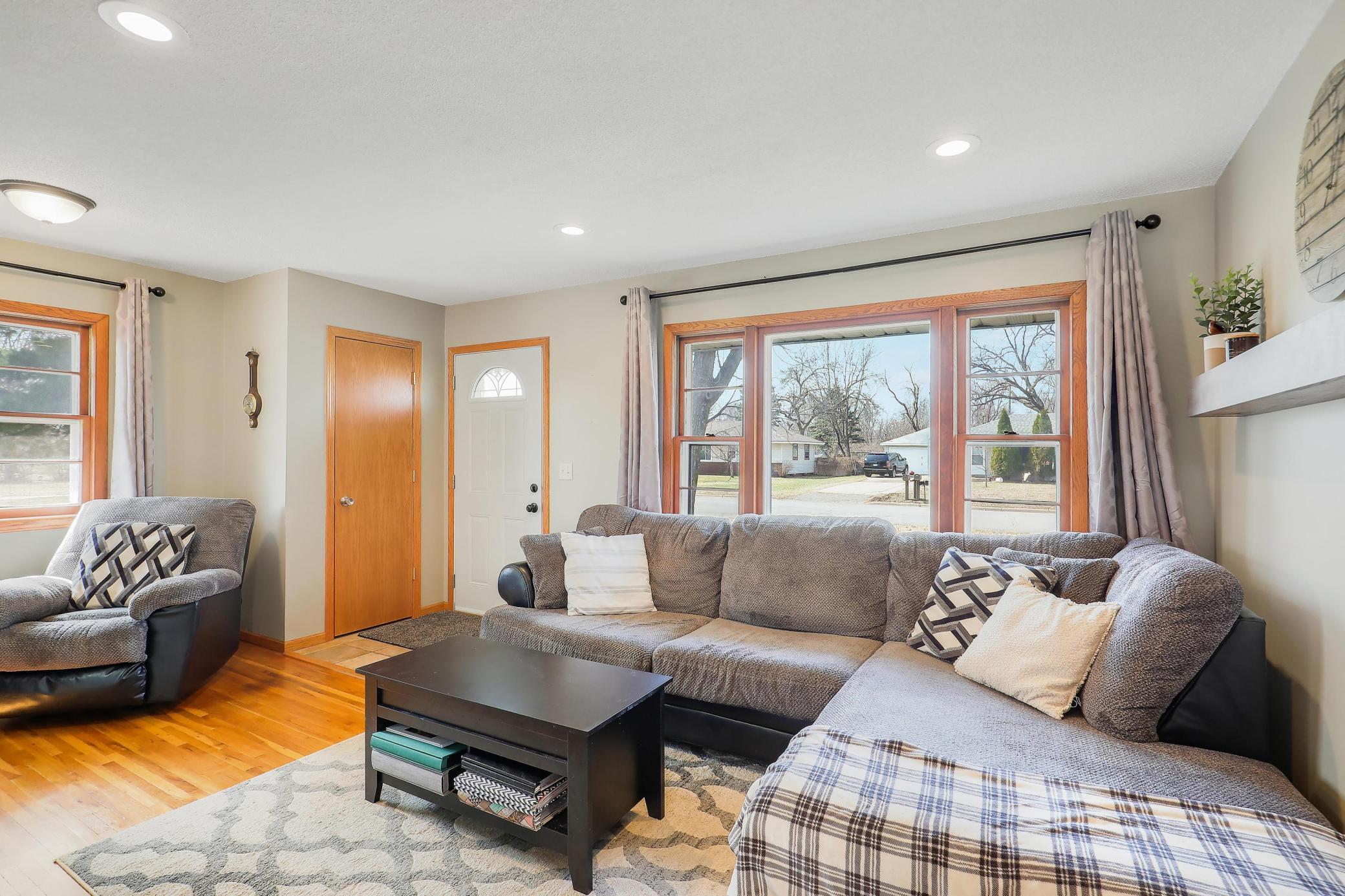 11541 Juniper Street Northwest Coon Rapids, MN 55448 - Photo 3 of 38