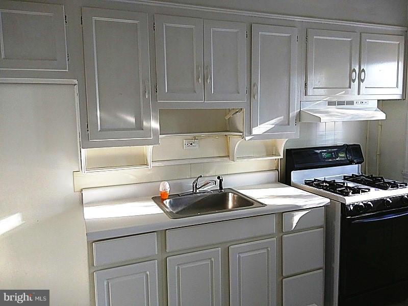 842 Braeside Road Baltimore, MD 21229 - Photo 13 of 26 a kitchen with a sink cabinets and appliances