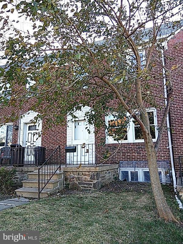 842 Braeside Road Baltimore, MD 21229 - Photo 3 of 26 a view of a house with a yard