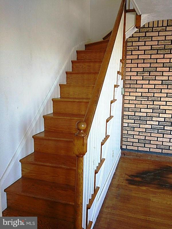842 Braeside Road Baltimore, MD 21229 - Photo 7 of 26 a view of entryway