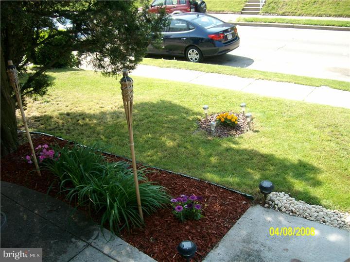 7440 Brockton Road Philadelphia, PA 19151 - Photo 2 of 23 Front Yard
