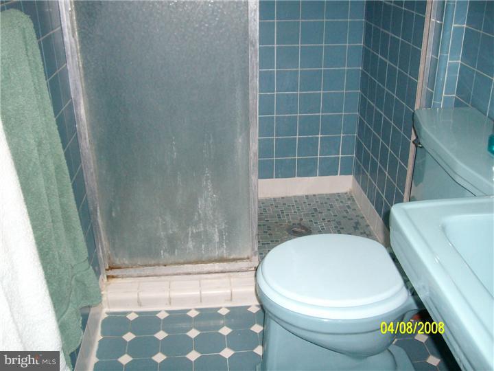 7440 Brockton Road Philadelphia, PA 19151 - Photo 13 of 23 Master Bathroom