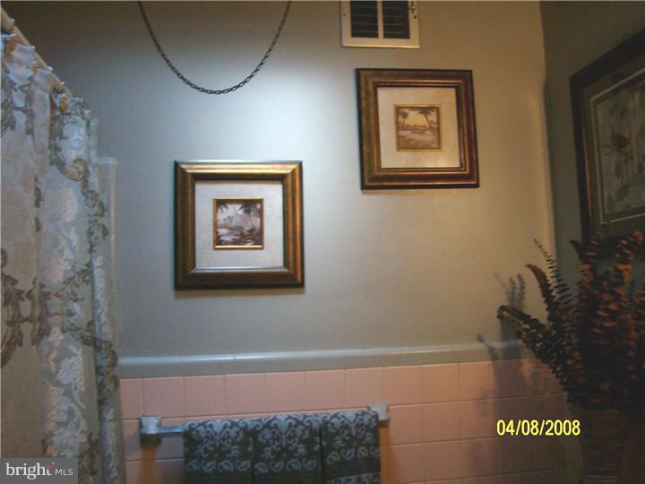 7440 Brockton Road Philadelphia, PA 19151 - Photo 17 of 23 Bathroom