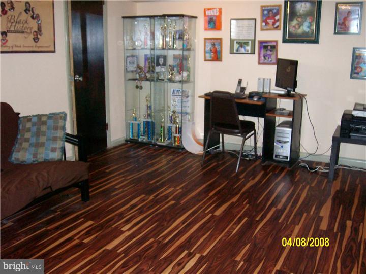 7440 Brockton Road Philadelphia, PA 19151 - Photo 18 of 23 Family Room