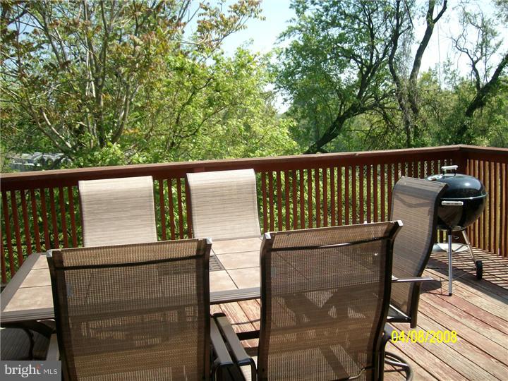 7440 Brockton Road Philadelphia, PA 19151 - Photo 22 of 23 Deck