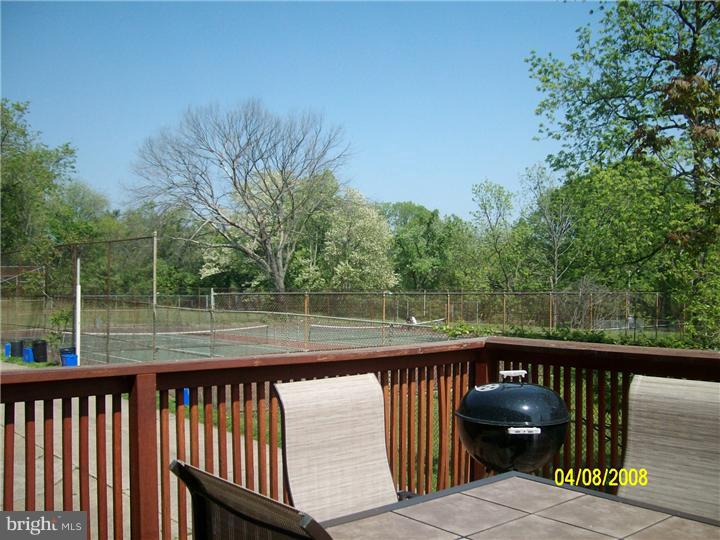 7440 Brockton Road Philadelphia, PA 19151 - Photo 23 of 23 Deck