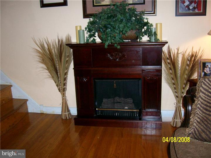 7440 Brockton Road Philadelphia, PA 19151 - Photo 5 of 23 Living Room