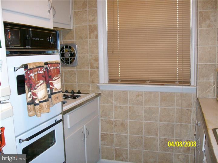 7440 Brockton Road Philadelphia, PA 19151 - Photo 9 of 23 Kitchen
