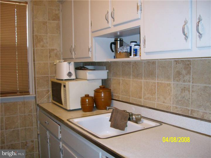 7440 Brockton Road Philadelphia, PA 19151 - Photo 10 of 23 Kitchen