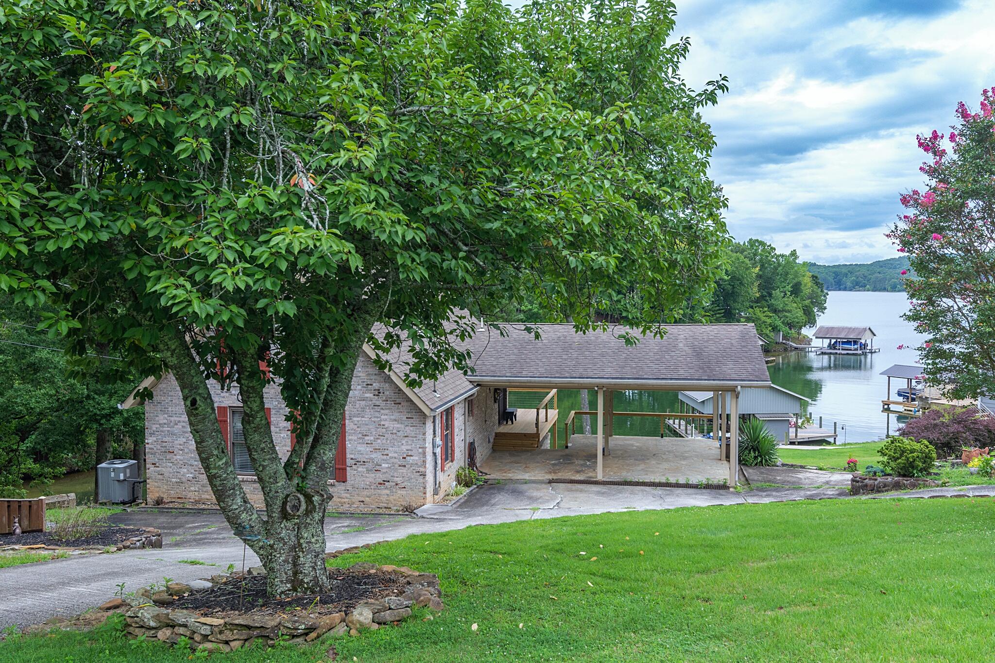 165 Lakeshore Court Spring City, TN 37381 - Photo 1 of 52 165LakeshoreCourt-1