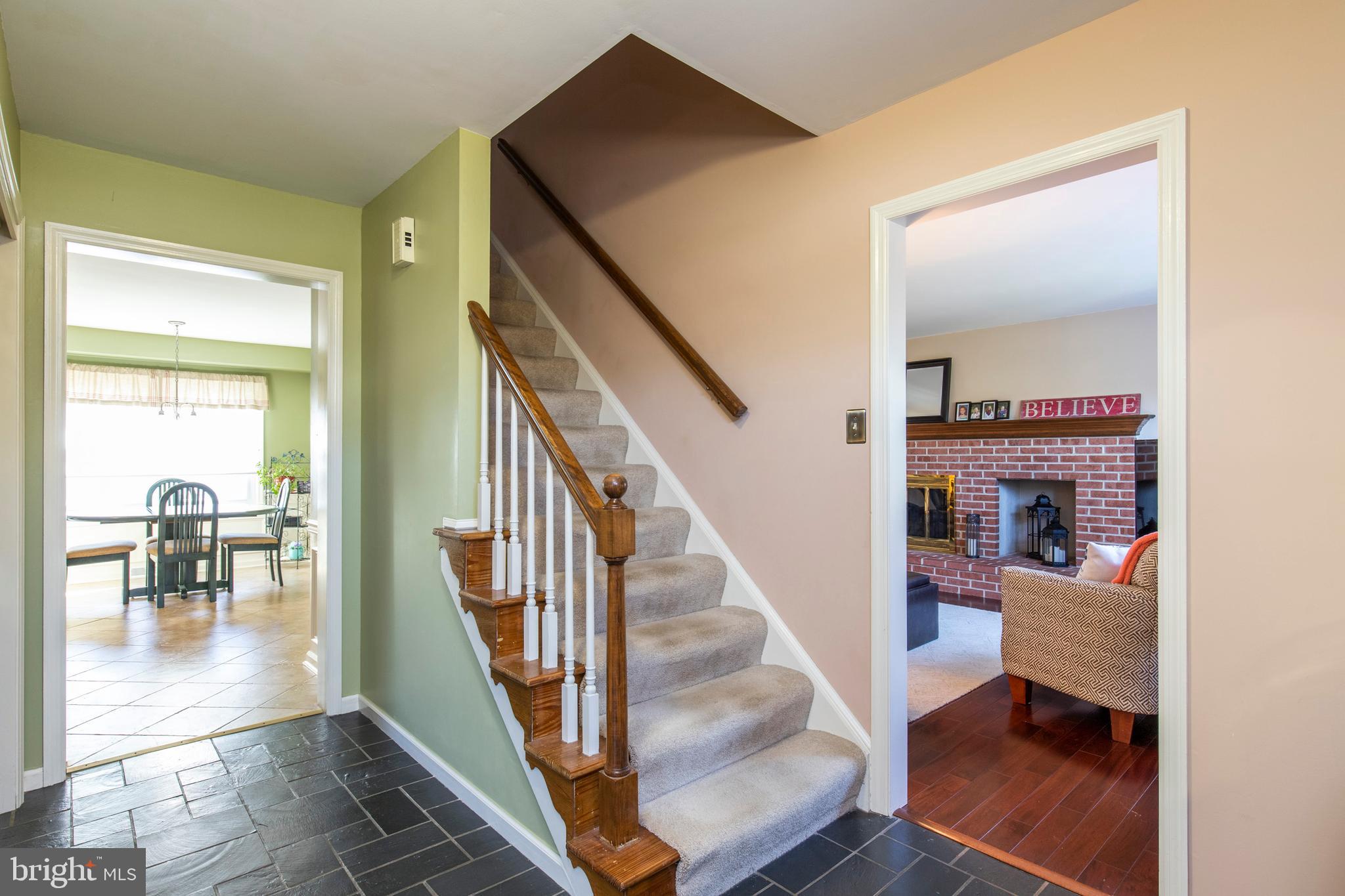 136 Poplar Road Newtown Square, PA 19073 - Photo 2 of 21 Welcoming Entrance Foyer