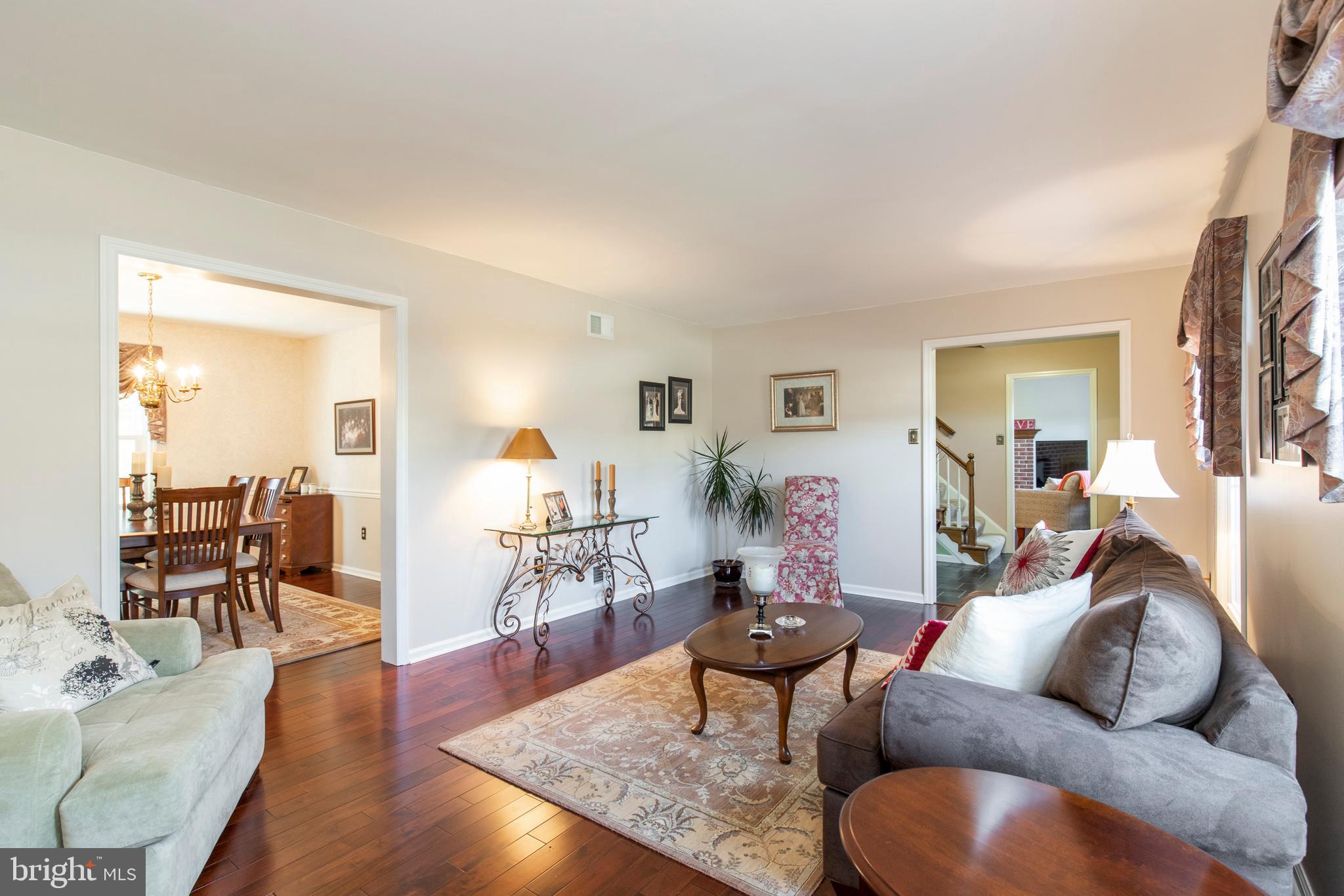 136 Poplar Road Newtown Square, PA 19073 - Photo 3 of 21 Elegant Living Room