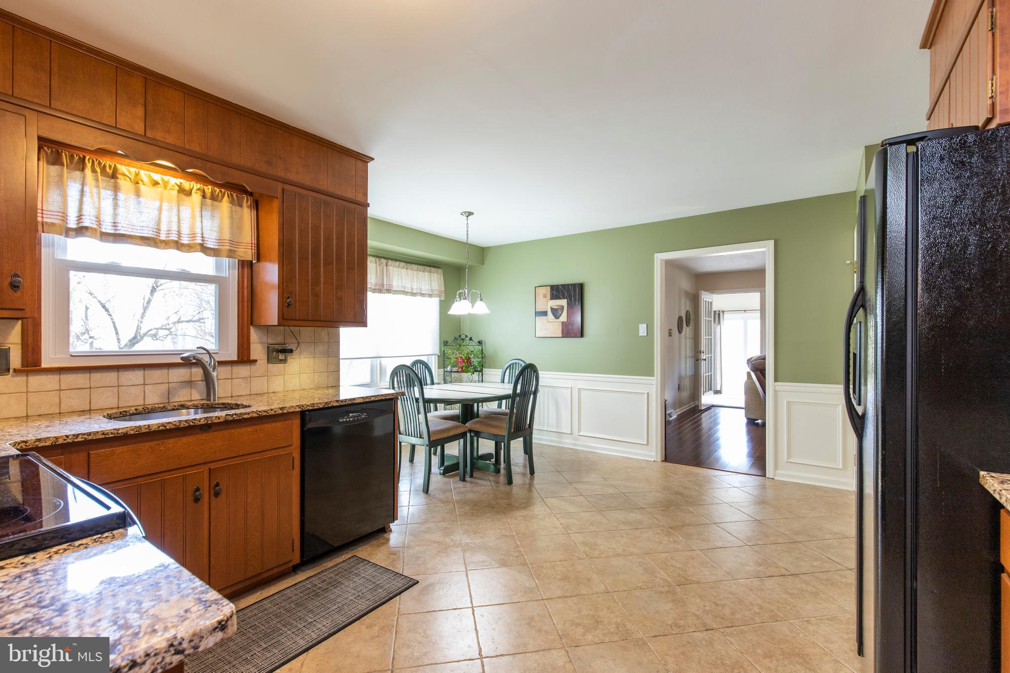 136 Poplar Road Newtown Square, PA 19073 - Photo 6 of 21 Granite Kitchen