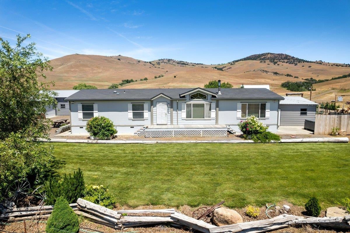 11223 York Road Montague, CA 96064 - Photo 2 of 39 Gallery Image 2