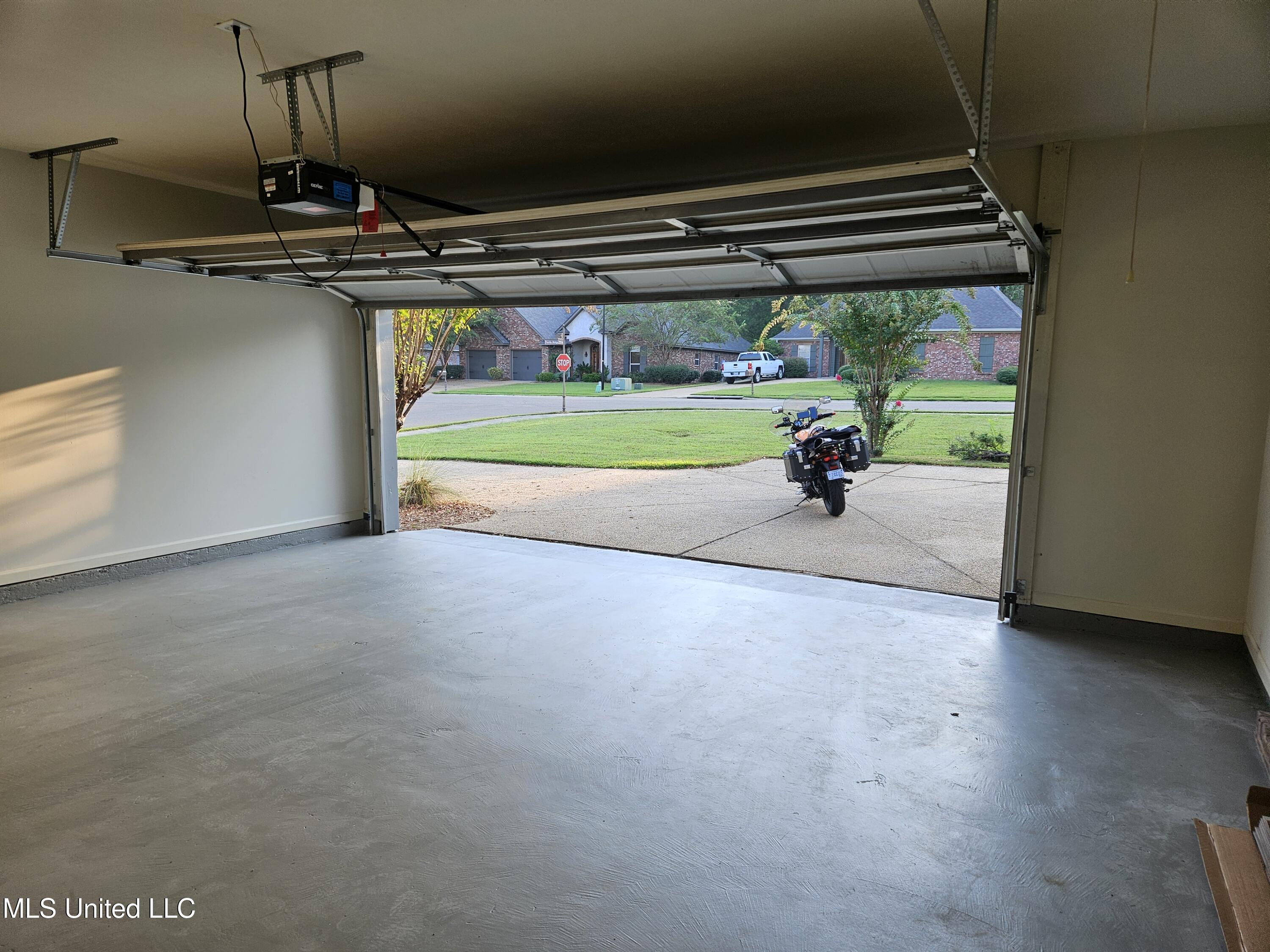 126 Turtle Ridge Drive Brandon, MS 39047 - Photo 86 of 95 Garage