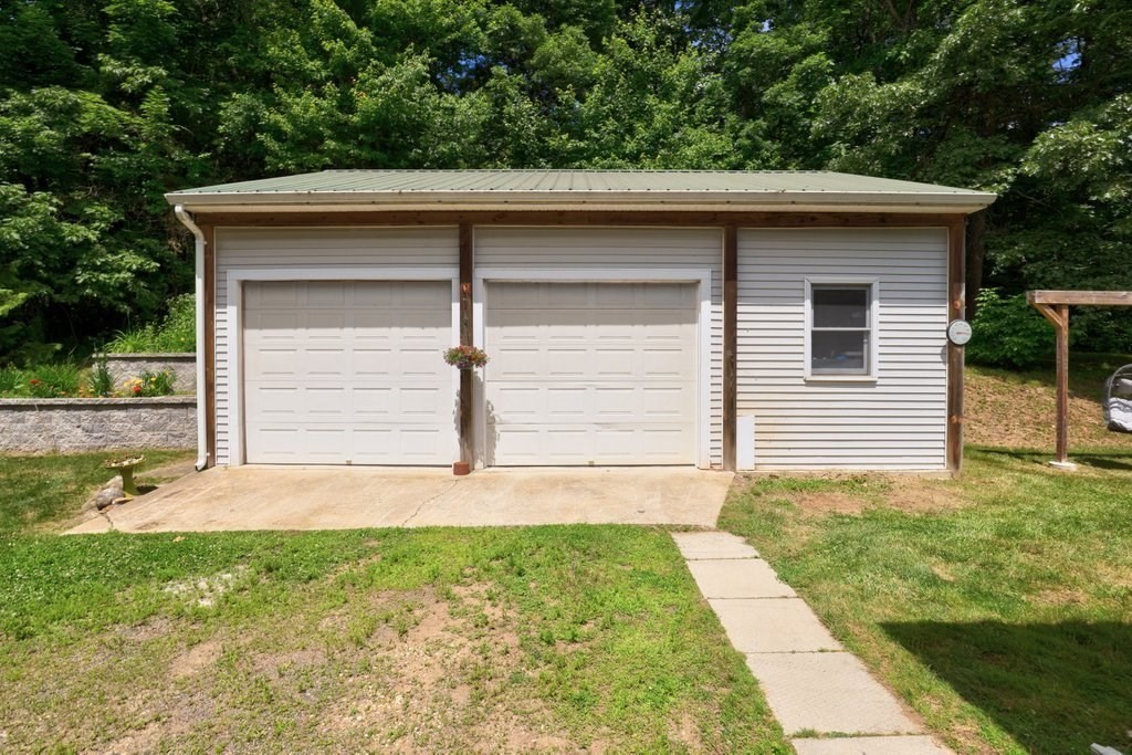 119 River Run Road Hardwick, MA 01031 - Photo 5 of 22 a backyard of a house with garage