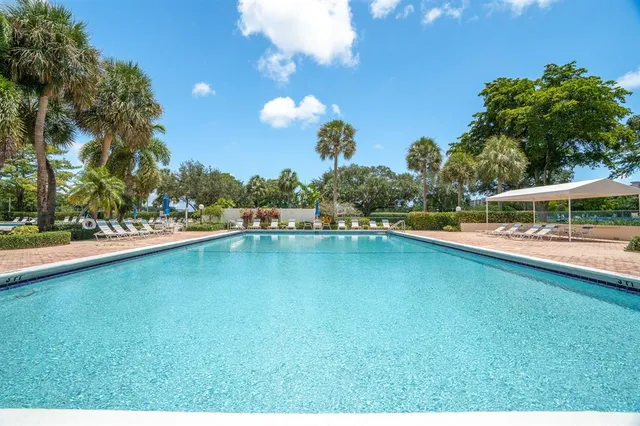 $214,900 | 605 Oaks Drive, Unit 501, Pompano Beach, FL 33069