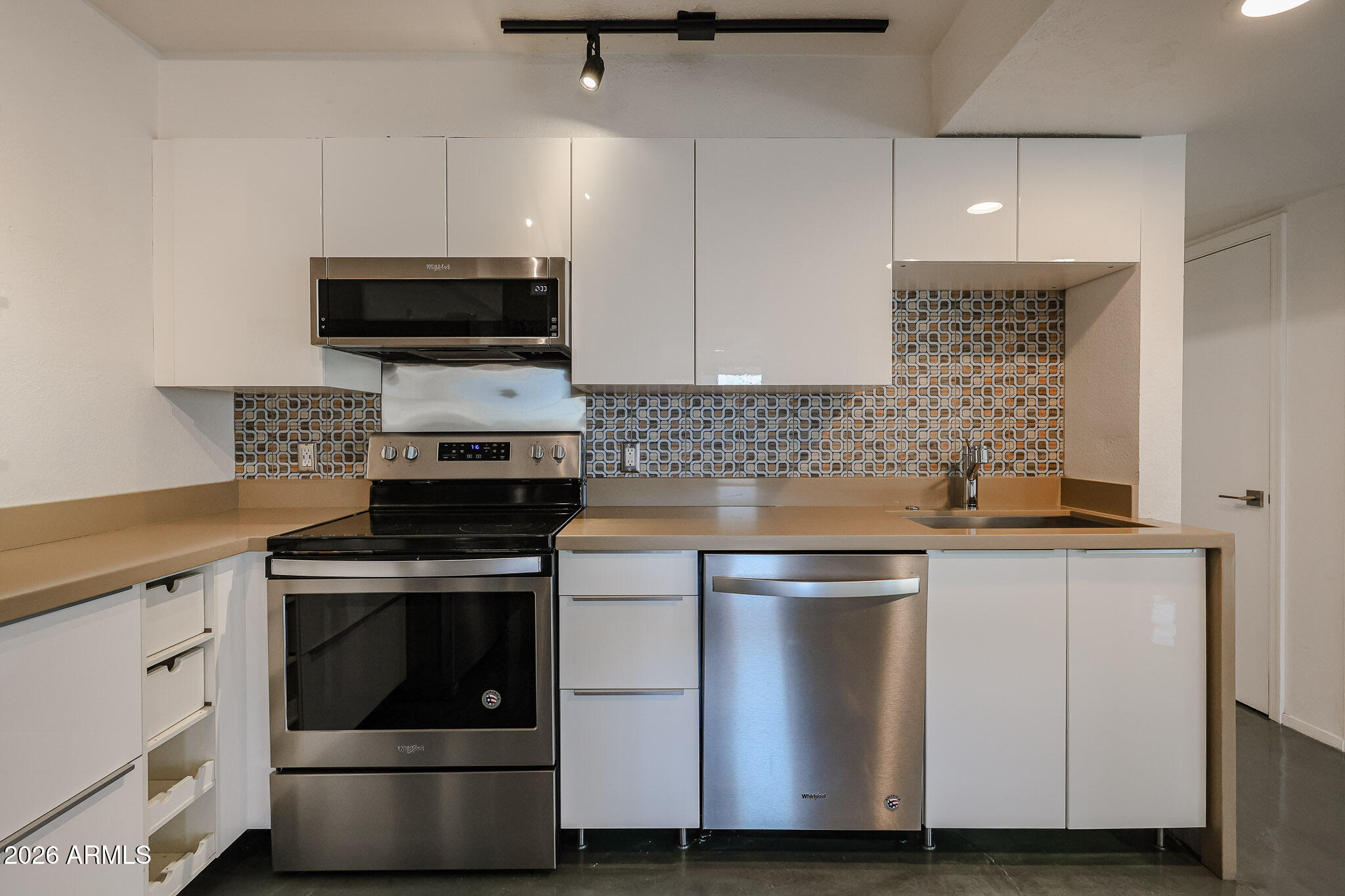 353 East Thomas Road, Unit C501 Phoenix, AZ 85004 - Photo 29 of 53 a kitchen with a stove and a microwave