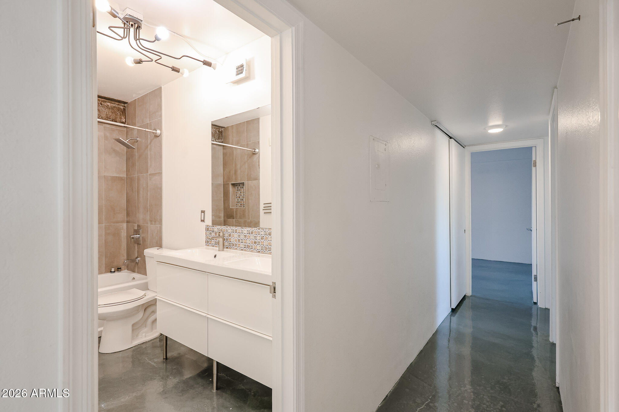 353 East Thomas Road, Unit C501 Phoenix, AZ 85004 - Photo 31 of 53 B (16)