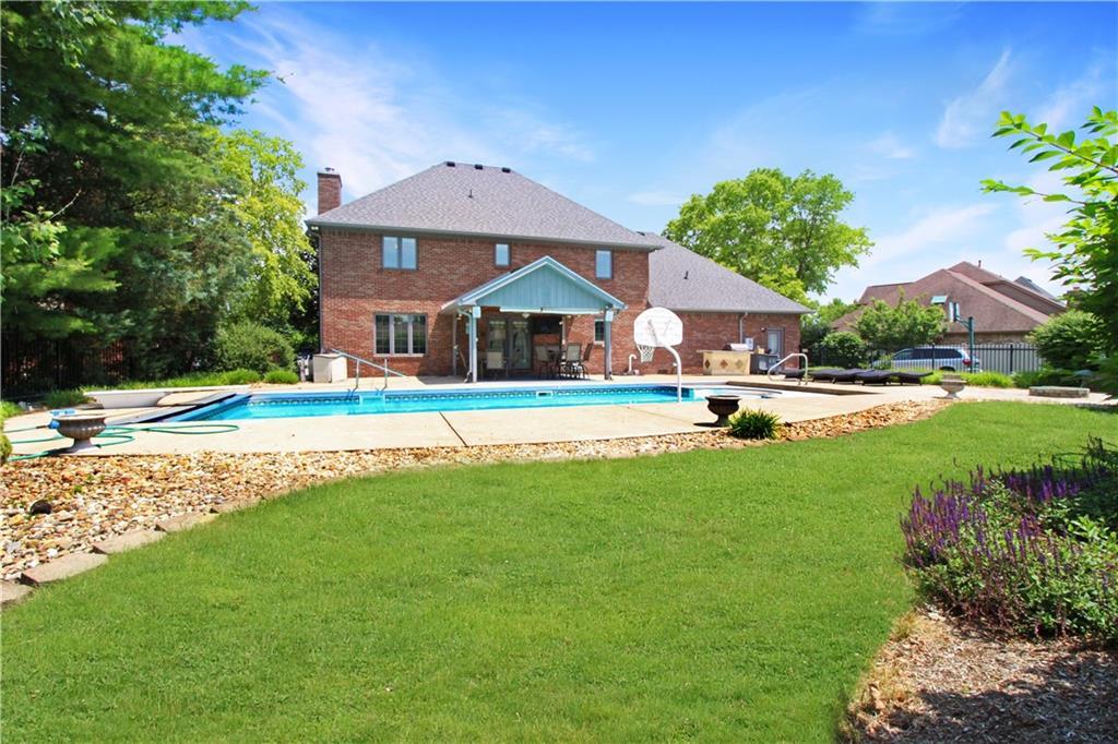 6050 Hunters Ridge Drive Plainfield, IN 46168 - Photo 2 of 21 Gallery Image 2