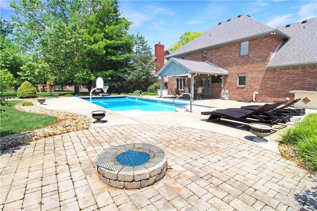 6050 Hunters Ridge Drive Plainfield, IN 46168 - Photo 3 of 21 Gallery Image 3