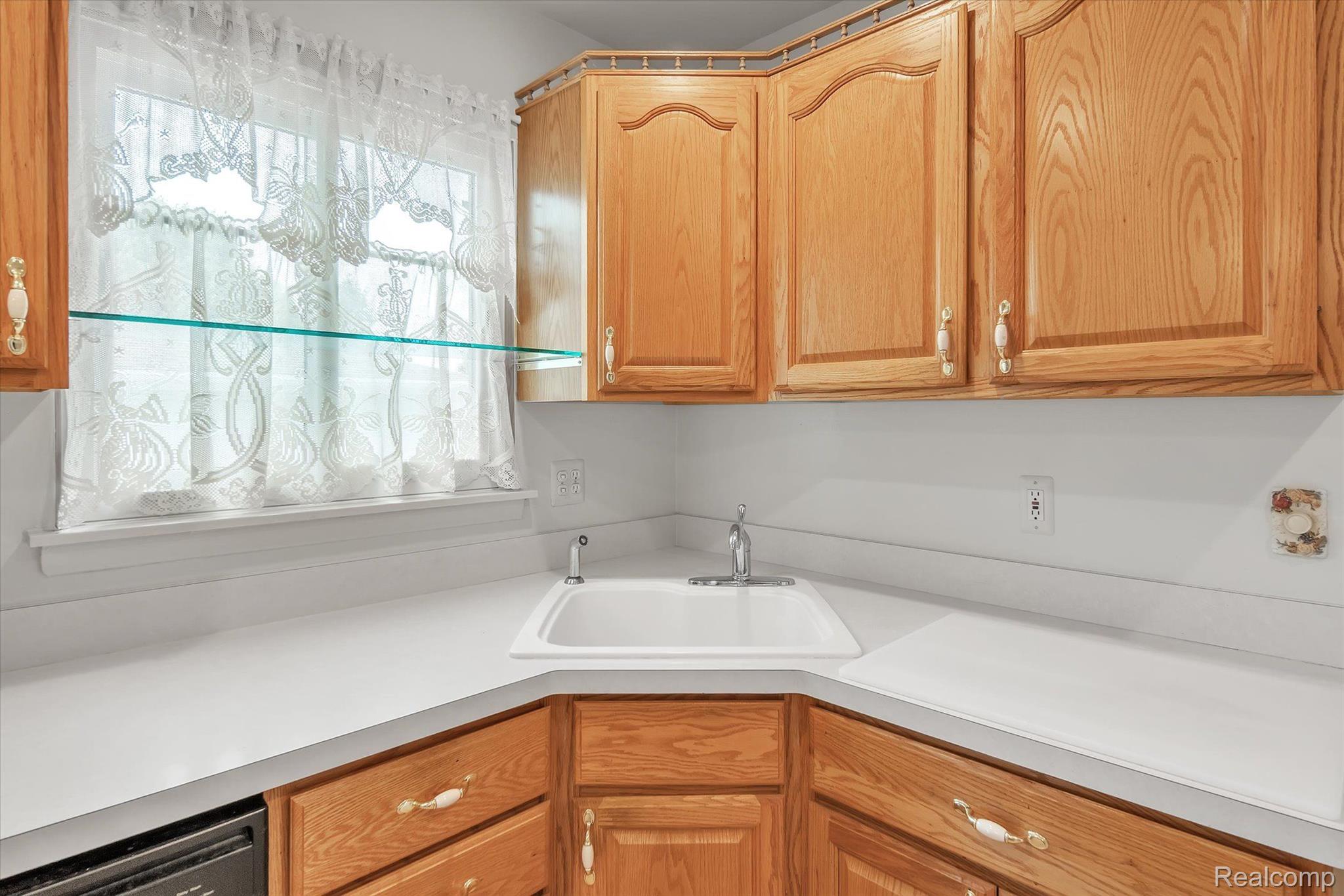 29173 Schoenherr Road Warren, MI 48088 - Photo 14 of 51 Gallery Image 14