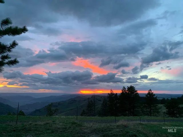 $119,900 | Nka 17.51-acs Nka 17.51-acs High Range Road, Cottonwood, ID 83522