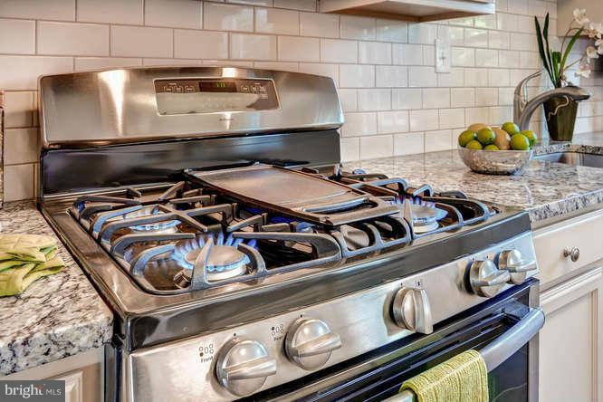 3821 Kimble Road Baltimore, MD 21218 - Photo 16 of 29 a close view of stove top oven