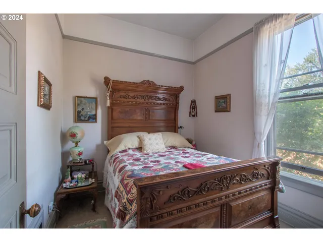 $897,000 | 608 West 6th Street, The Dalles, OR 97058