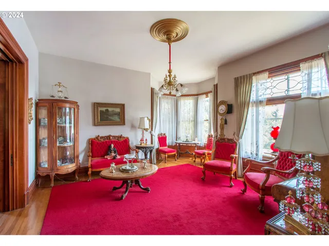 $897,000 | 608 West 6th Street, The Dalles, OR 97058