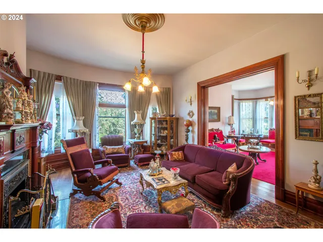 $897,000 | 608 West 6th Street, The Dalles, OR 97058