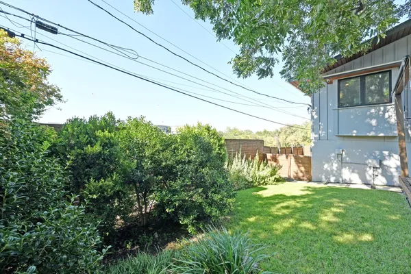 a view of a back yard of the house