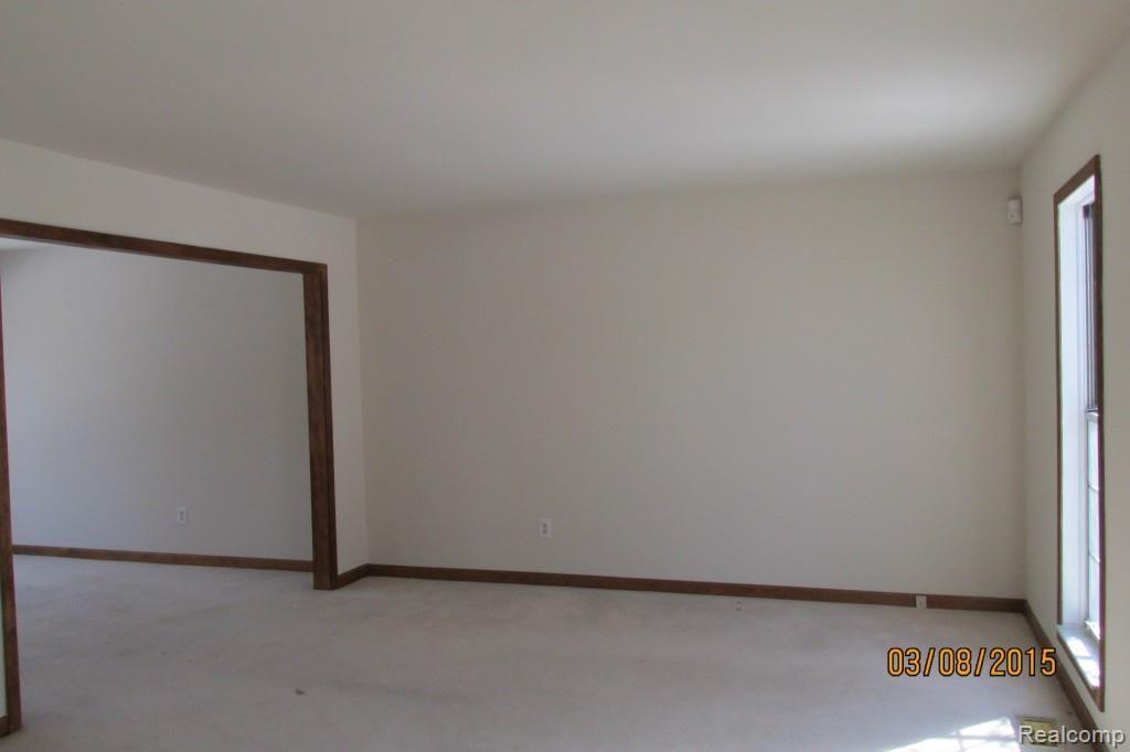 1356 East Fairview Lane Rochester, MI 48306 - Photo 2 of 13 IMG_1785.jpg