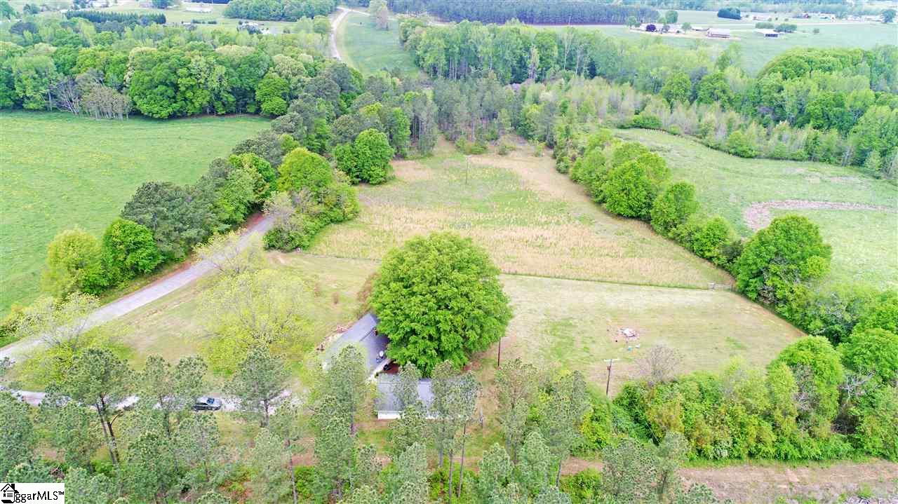 122 Lollis Road Belton, SC 29627 - Photo 6 of 34