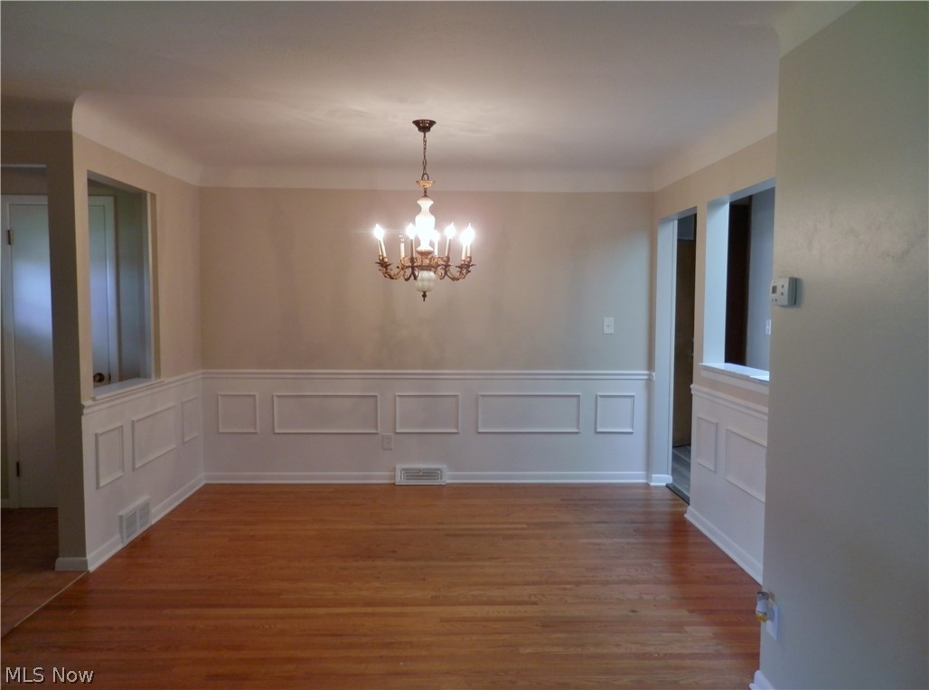 2080 Marshfield Road Cleveland, OH 44124 - Photo 3 of 32
