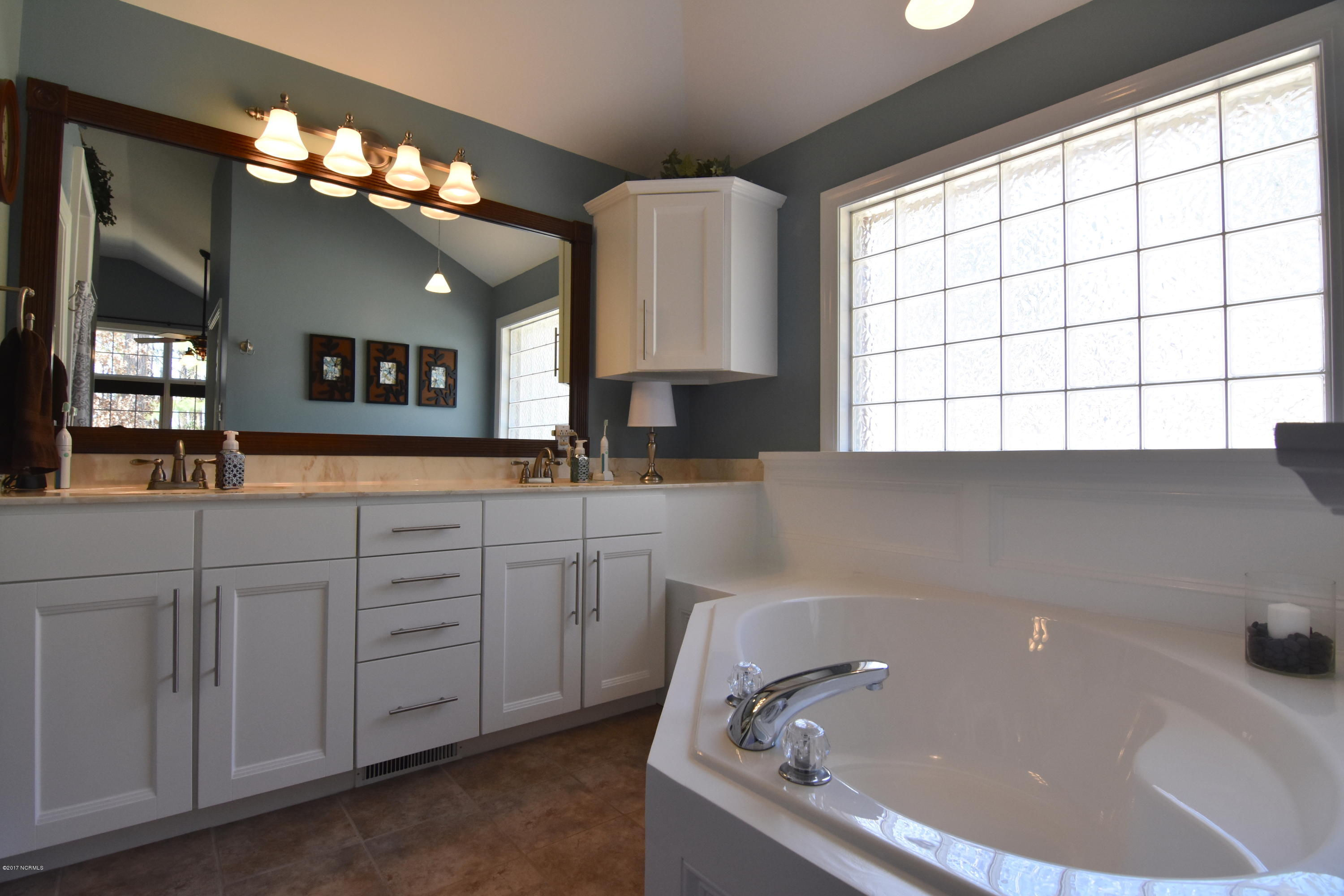 134 Geneva Road New Bern, NC 28562 - Photo 18 of 33 Master Bathroom