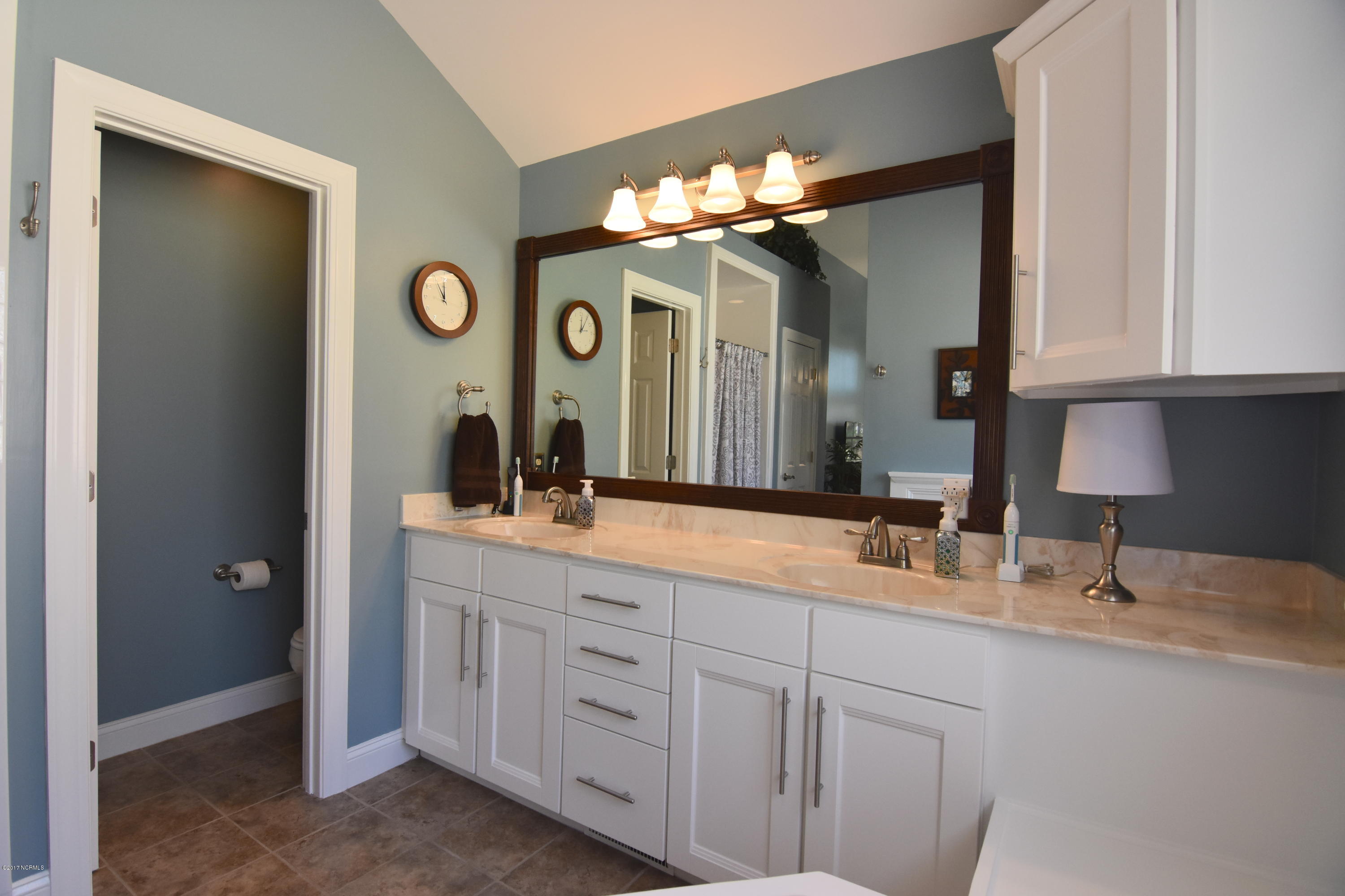 134 Geneva Road New Bern, NC 28562 - Photo 20 of 33 Master Bathroom