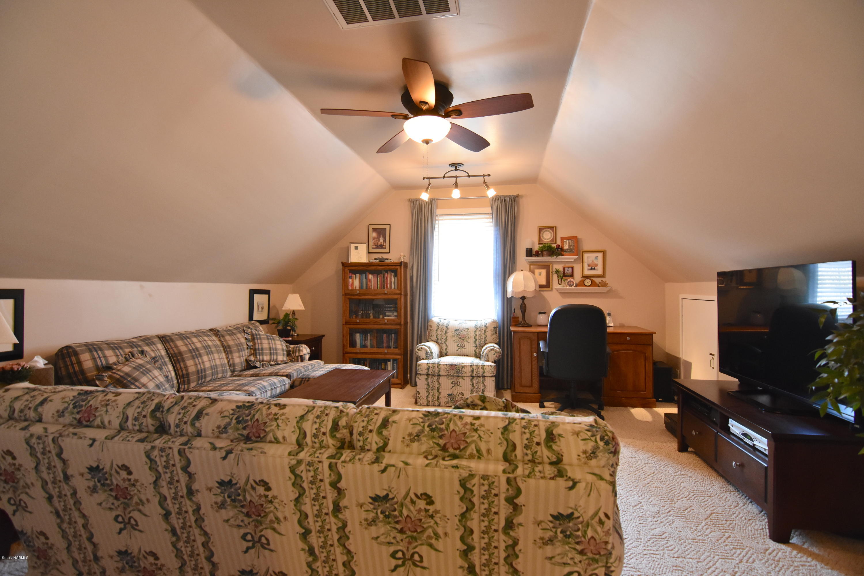 134 Geneva Road New Bern, NC 28562 - Photo 29 of 33 Finished Room Above Garage