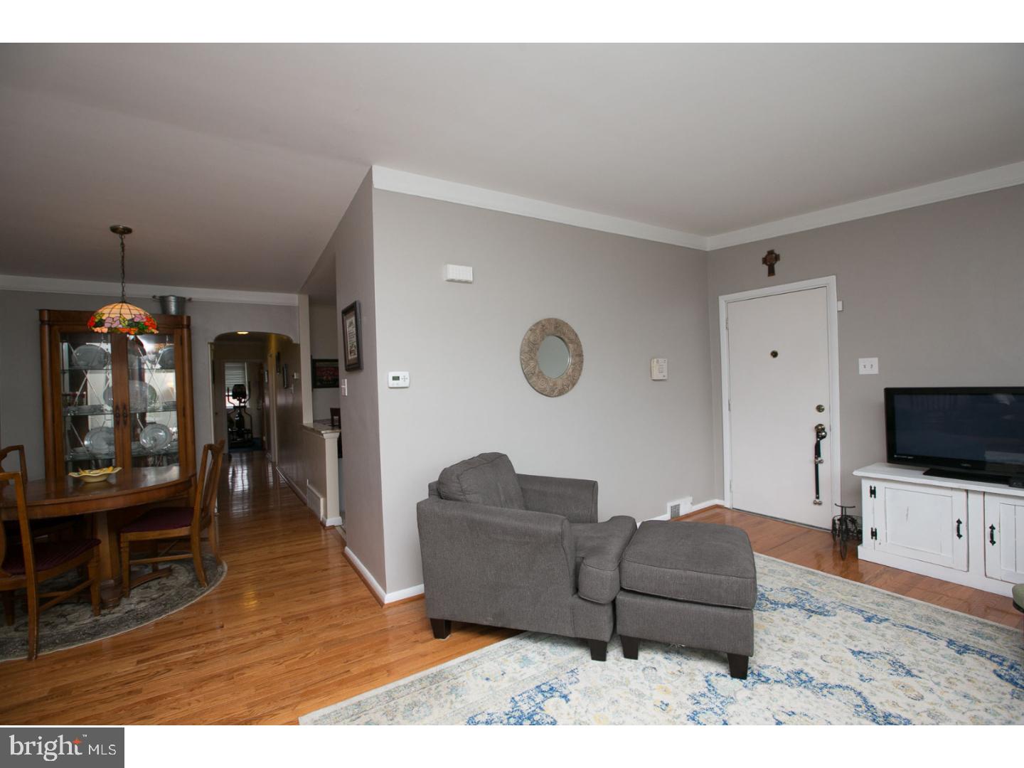 764 Claire Road Philadelphia, PA 19128 - Photo 5 of 25 Living Room