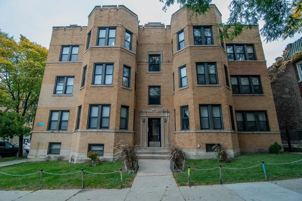 $1,950 | 2056 West Arthur Avenue, Unit 3W, Chicago, IL 60645