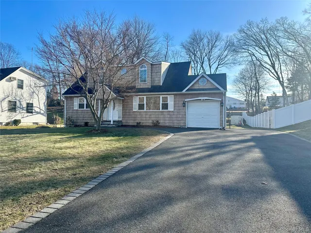 $799,000 | 46 Falcon Drive, Hauppauge, NY 11788