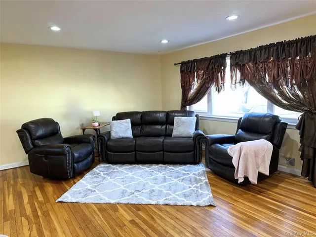 $799,000 | 46 Falcon Drive, Hauppauge, NY 11788