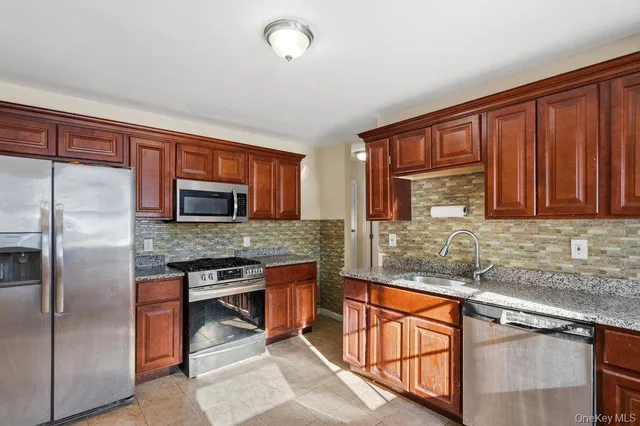 $799,000 | 46 Falcon Drive, Hauppauge, NY 11788