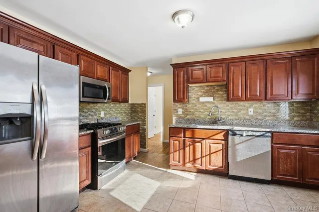 $799,000 | 46 Falcon Drive, Hauppauge, NY 11788